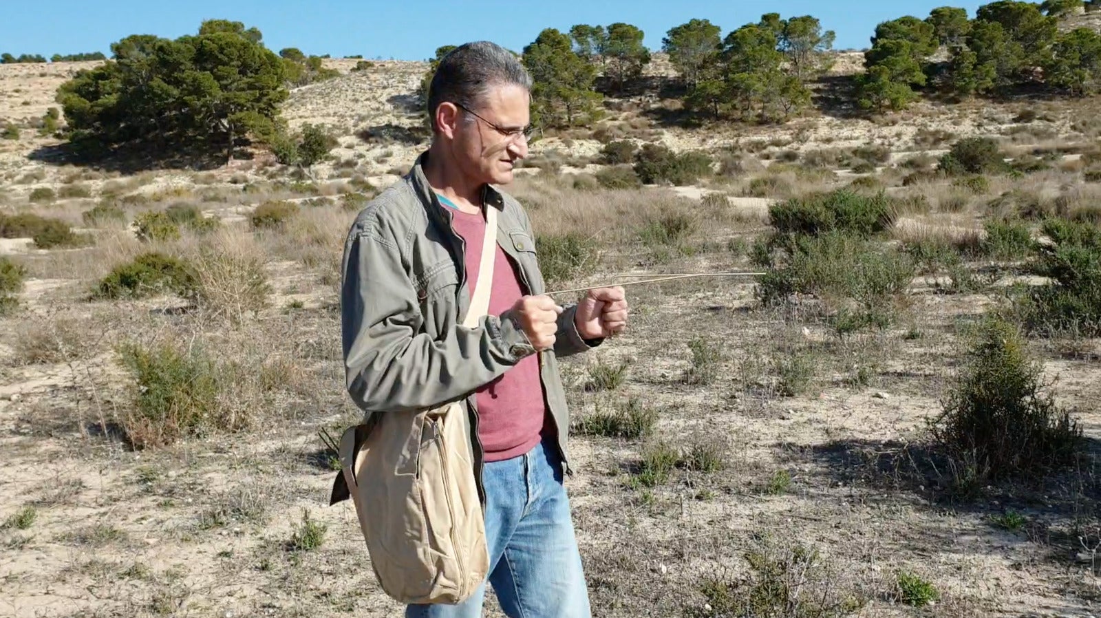 Pedro Amorós nos cuenta en Más de uno Alicante cómo funciona la varita de Zahorí capaz de localizar personas Pedro Amorós nos cuenta en Más de uno Alicante cómo funciona la varita de Zahorí capaz de localizar personas