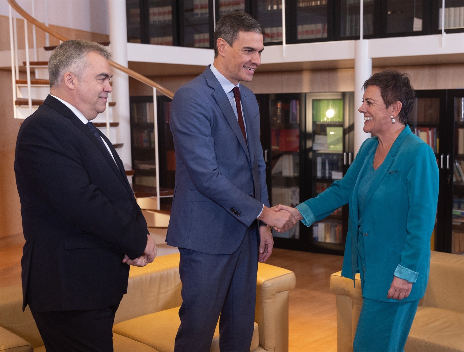 Bildu califica de "hito" la reunión con Sánchez y ratifica su apoyo en la investidura Bildu califica de "hito" la reunión con Sánchez y ratifica su apoyo en la investidura