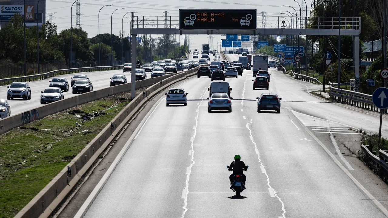 Tráfico a la salida A7, en el inicio del Puente del Pilar.