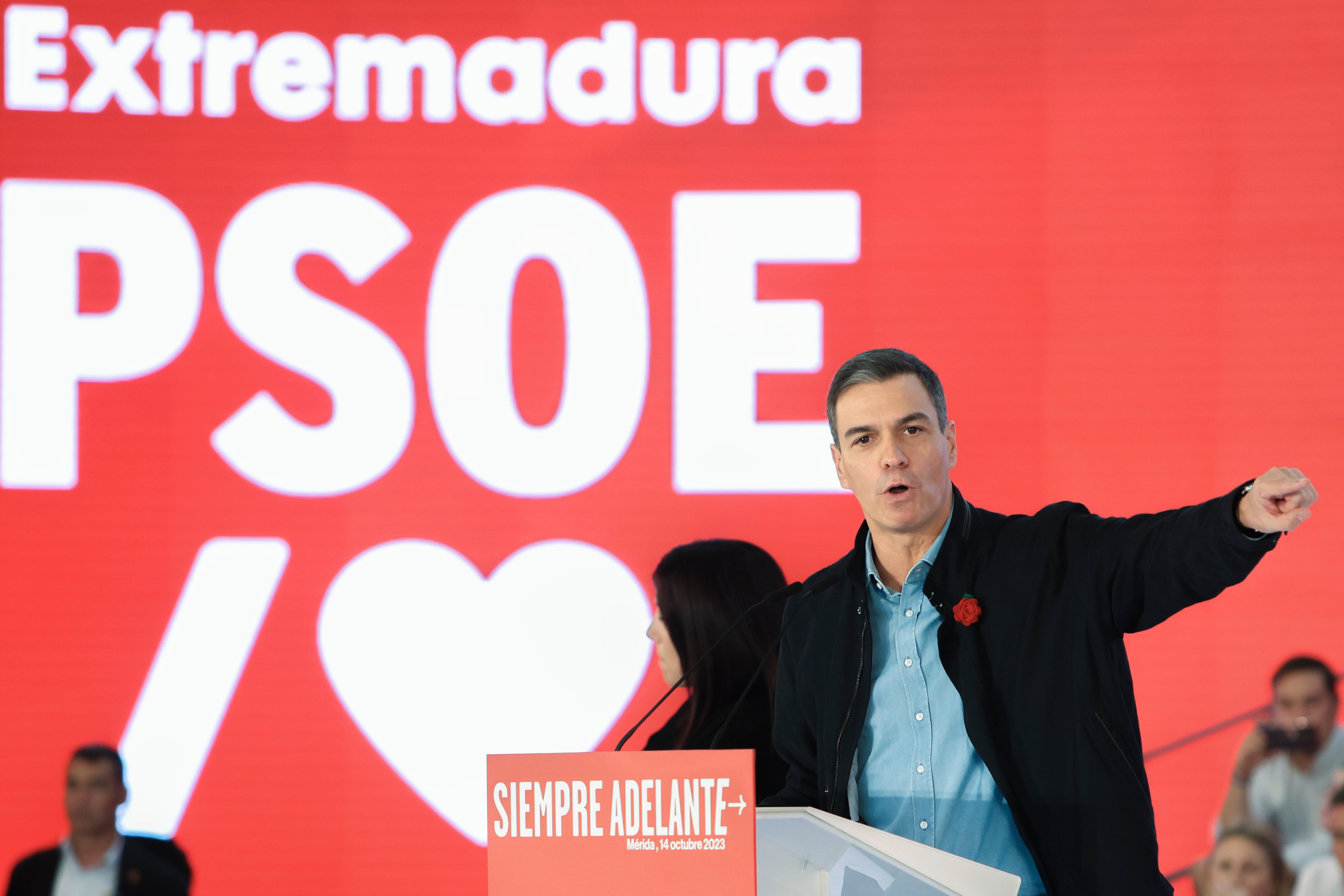 Sánchez reconoce la "complejidad" de las negociaciones para la investidura sin mencionar la amnistía Sánchez reconoce la "complejidad" de las negociaciones para la investidura sin mencionar la amnistía