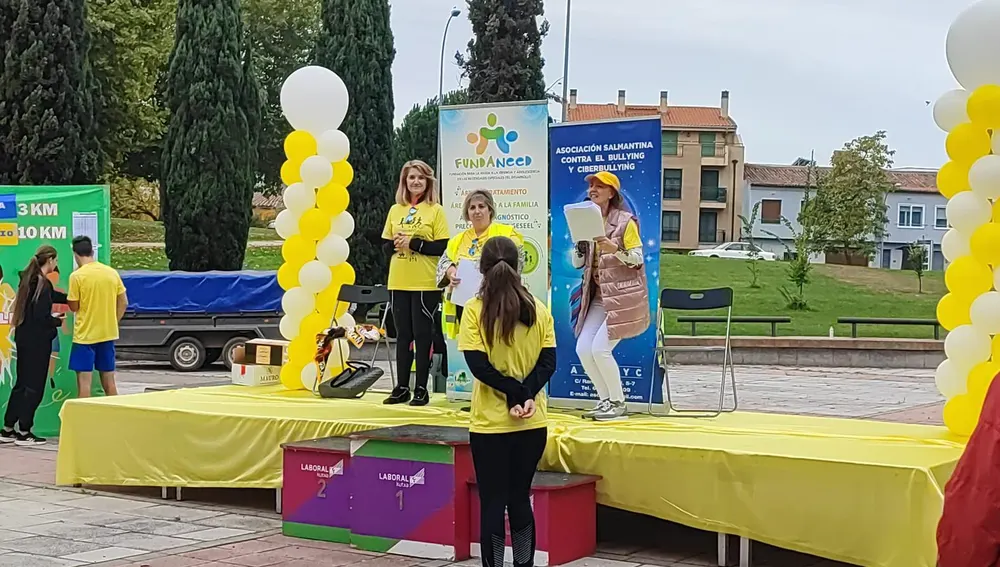 Pilar Díaz, presentando la cita junto a los organizadores Pilar Díaz, presentando la cita junto a los organizadores