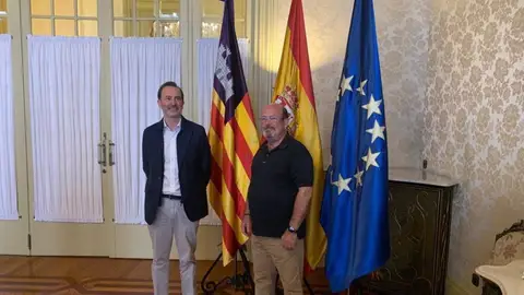 El presidente del Parlament, Gabriel Le Senne, y el presidente del Parlament en la cuarta legislatura, Joan Huguet El presidente del Parlament, Gabriel Le Senne, y el presidente del Parlament en la cuarta legislatura, Joan Huguet