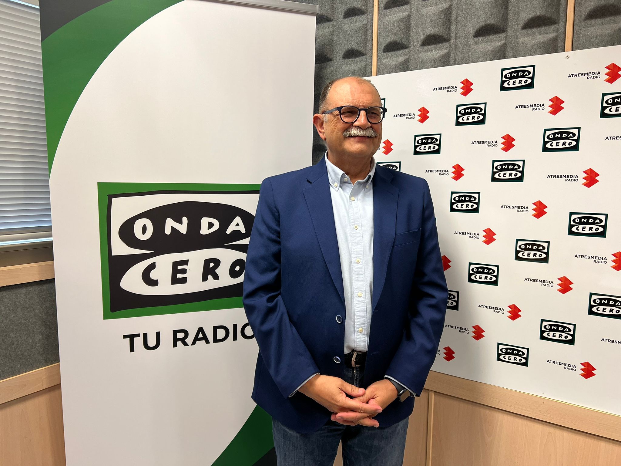 Alcalde y concejala de festejos, nos invitan a disfrutar la Navidad en Quintanar de la Orden Alcalde y concejala de festejos, nos invitan a disfrutar la Navidad en Quintanar de la Orden