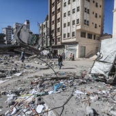 Una calle de Khan Yunis, en Gaza, que ha sido bombardeada