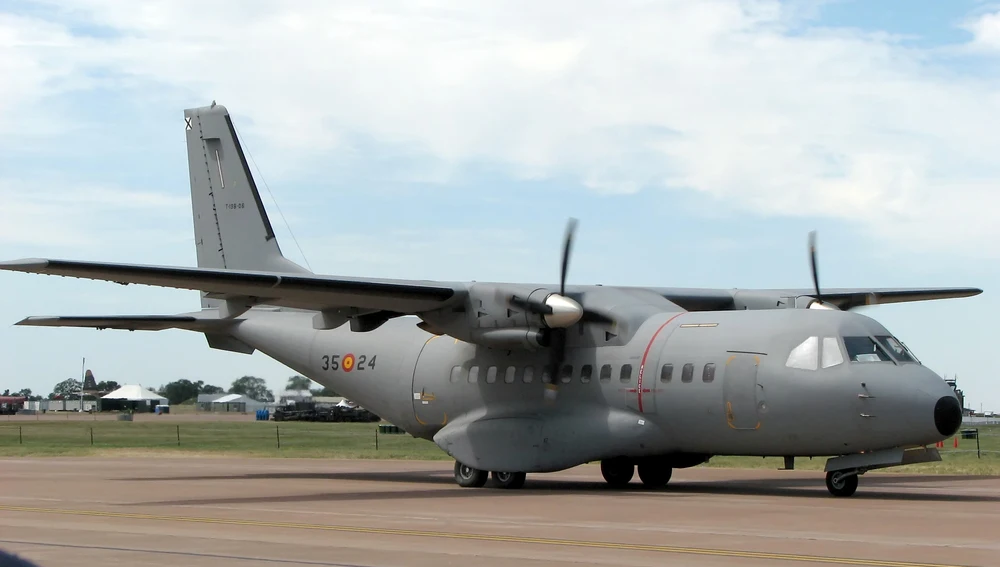 Avión CASA CN-235 como el que se desplegará en Senegal según ha anunciado Grande - Marlaska