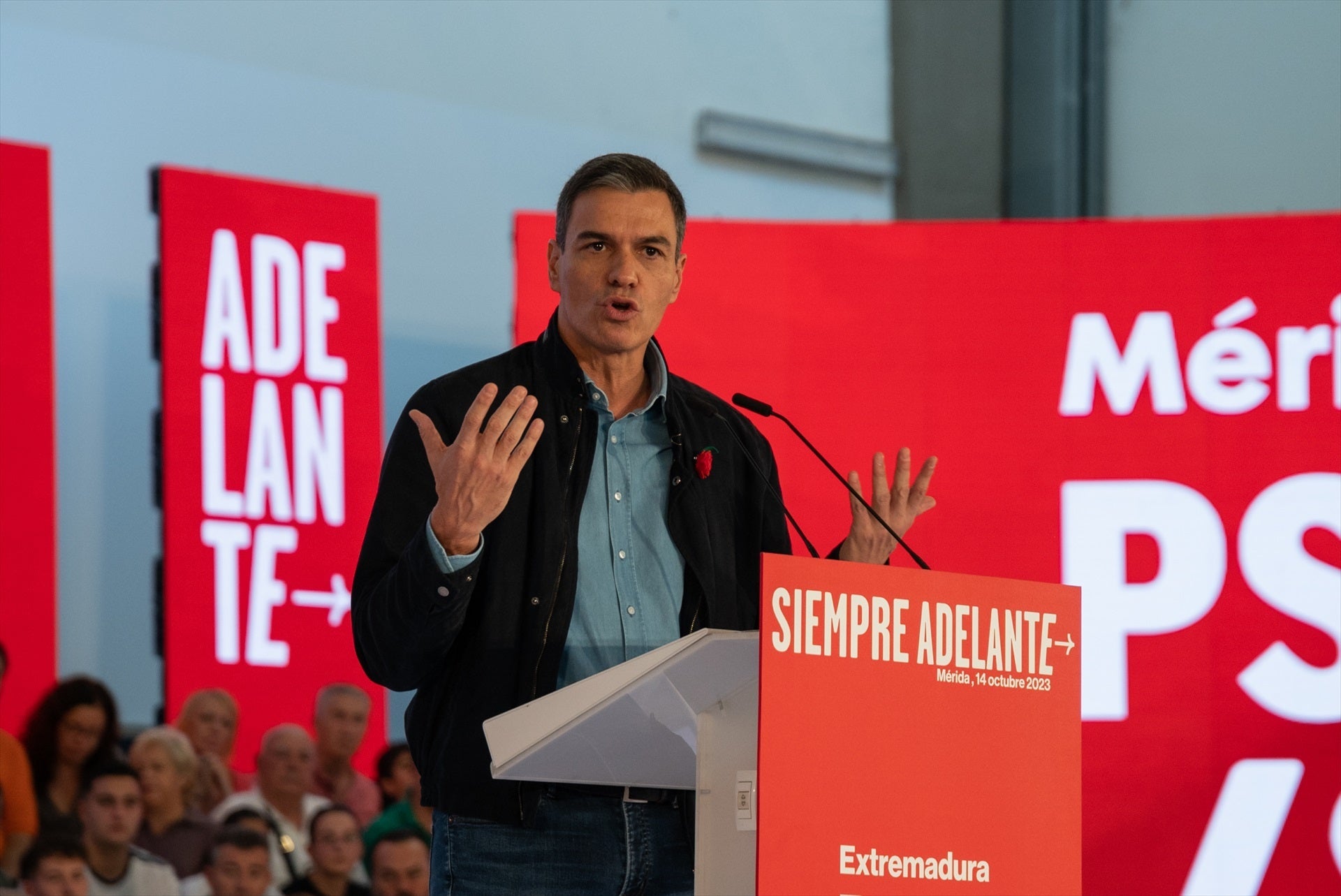 Sánchez retoma contactos para su investidura mientras el PP exige poner ya fecha al debate Sánchez retoma contactos para su investidura mientras el PP exige poner ya fecha al debate
