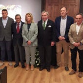 Alcaldes y asistentes al acto en Villaviciosa