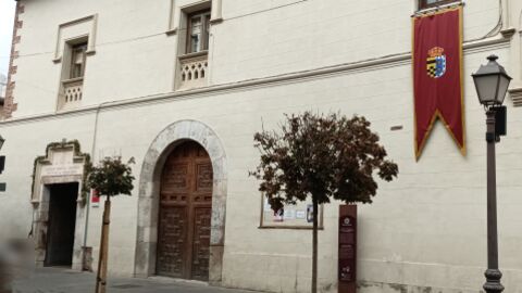 Fachada del Hospital de Antezana de Alcal&aacute; de Henares