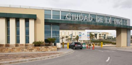 Entrada principal del complejo cinematográfico Ciudad de la Luz de Alicante nicos cualificados para sus rodajes Entrada principal del complejo cinematográfico Ciudad de la Luz de Alicante nicos cualificados para sus rodajes