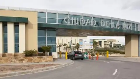 Entrada principal del complejo cinematográfico Ciudad de la Luz de Alicante nicos cualificados para sus rodajes Entrada principal del complejo cinematográfico Ciudad de la Luz de Alicante nicos cualificados para sus rodajes