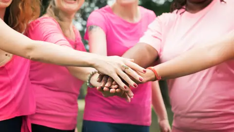 Mujeres luchando contra el Cáncer de Mama Mujeres luchando contra el Cáncer de Mama