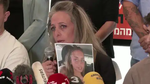 Keren Sherf Shem, la madre de la joven franco-israelí Mia Shem secuestrada durante al ataque de la organización islamista Hamás a Israel el 7 de octubre Keren Sherf Shem, la madre de la joven franco-israelí Mia Shem secuestrada durante al ataque de la organización islamista Hamás a Israel el 7 de octubre