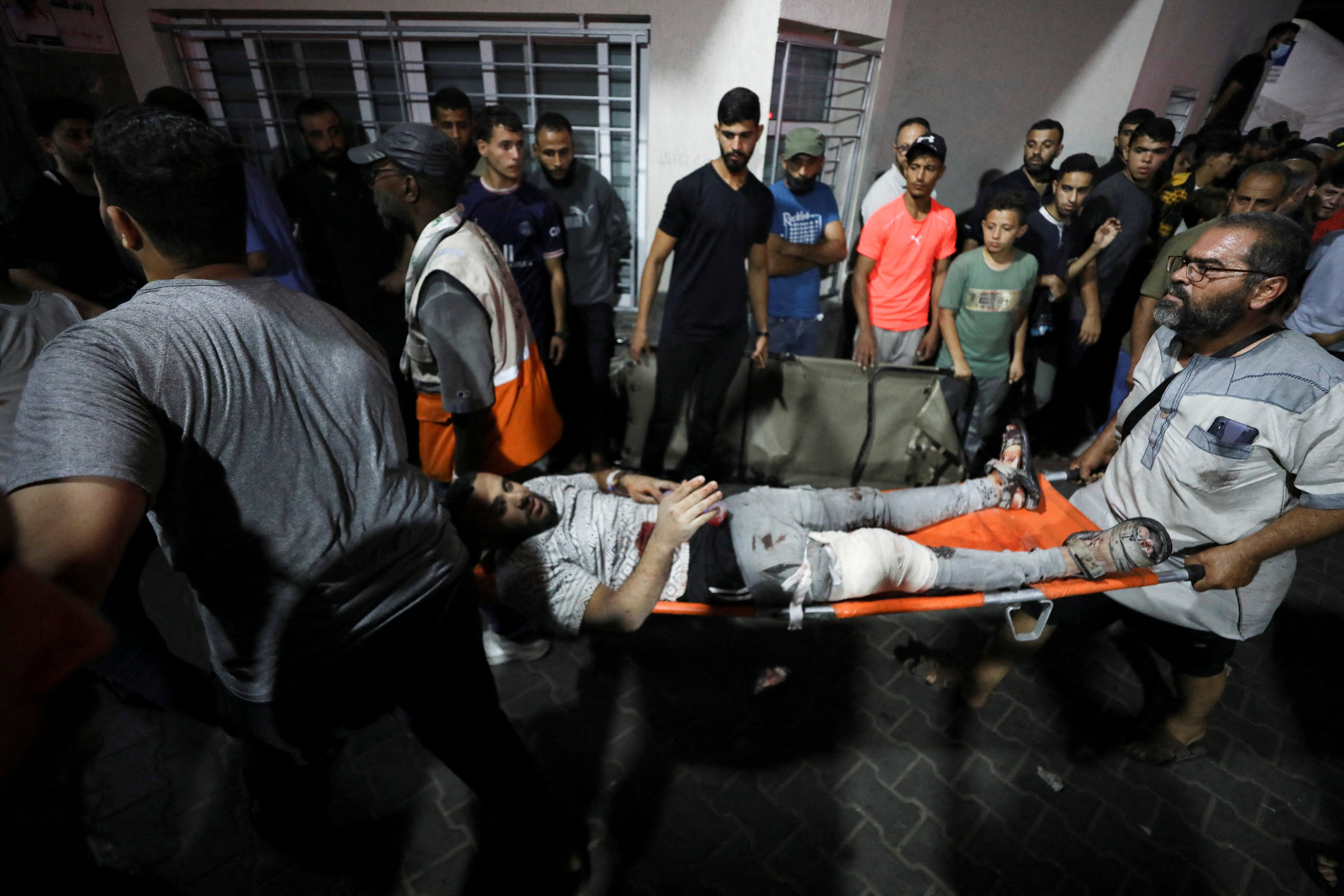 Hamás denuncia la muerte de centenares de personas en un bombardeo en un hospital de Gaza e Israel niega el ataque Hamás denuncia la muerte de centenares de personas en un bombardeo en un hospital de Gaza e Israel niega el ataque