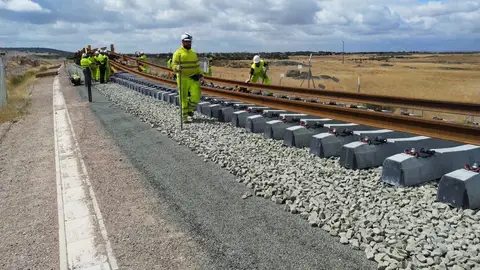 Las obras de la AV Madrid-Extremadura provocará retrasos de 60 minutos y traslados en bus desde el sábado 21 de octubre Las obras de la AV Madrid-Extremadura provocará retrasos de 60 minutos y traslados en bus desde el sábado 21 de octubre