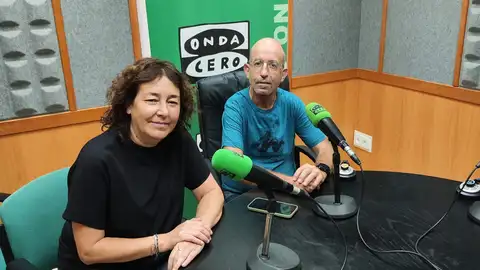 Andrés Cardona, presidente de ASSORME, y Olga López, intérprete de lenguaje de signos. Andrés Cardona, presidente de ASSORME, y Olga López, intérprete de lenguaje de signos.
