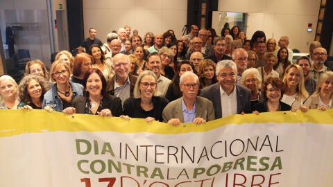 Representants d&#39;entitats socials reunits amb motiu del Dia Internacional per l&#39;erradicació de la pobresa