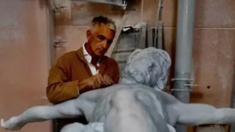 El cordobés Marco Augusto Dueñas talla el Cristo más grande del mundo El cordobés Marco Augusto Dueñas talla el Cristo más grande del mundo