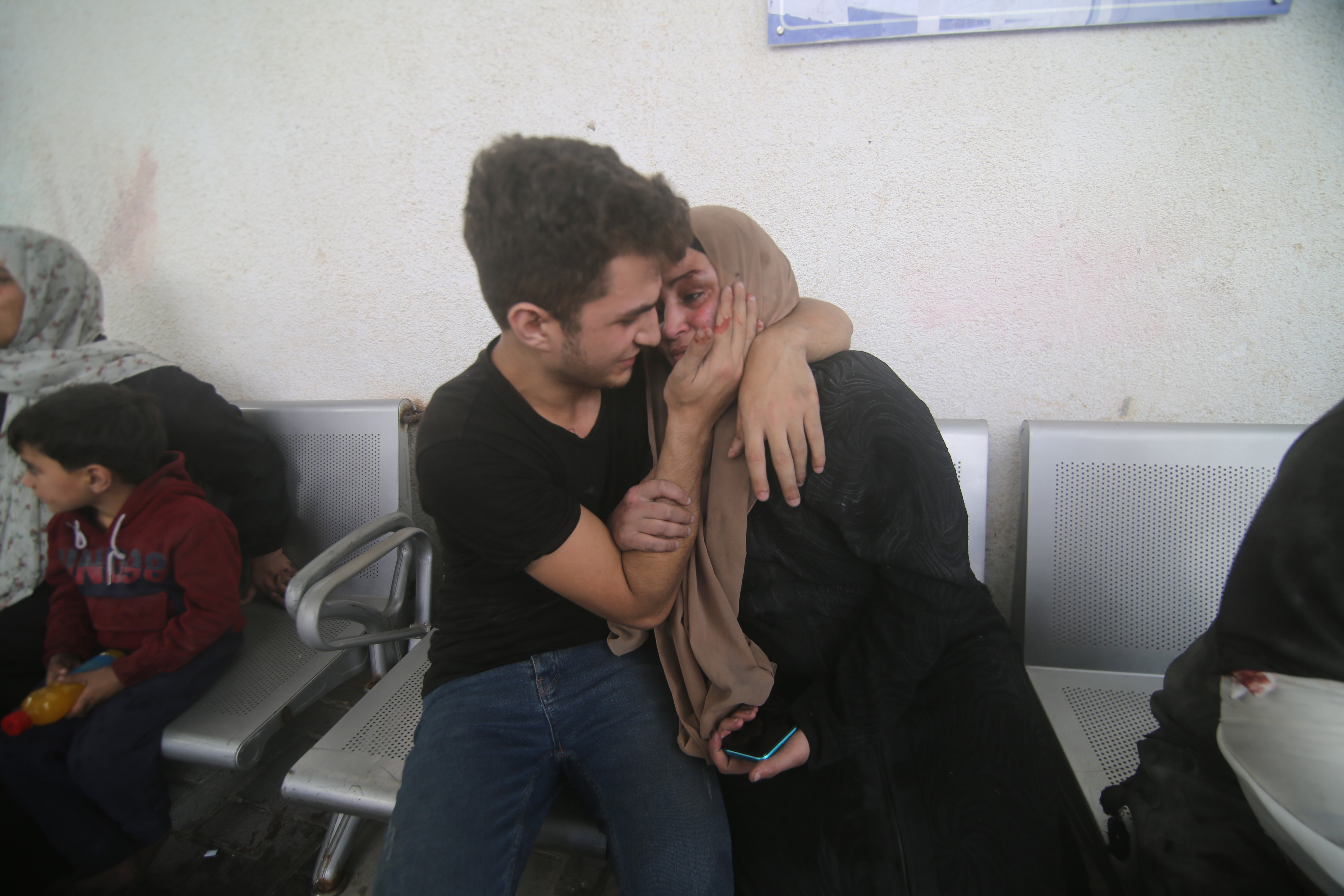 Qué se sabe del bombardeo al hospital en Gaza que ha dejado cientos de muertos Qué se sabe del bombardeo al hospital en Gaza que ha dejado cientos de muertos