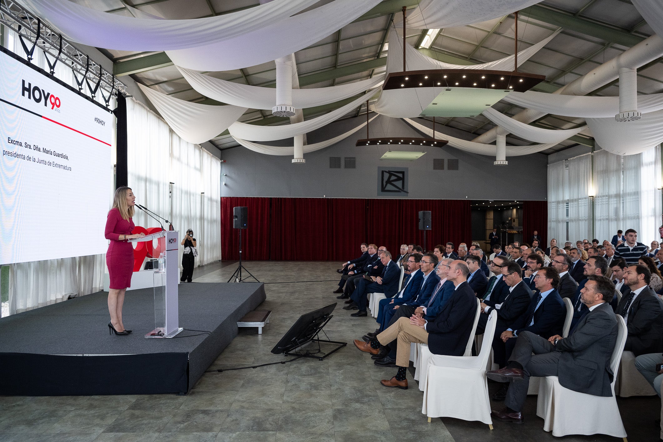 La Presidenta Guardiola reafirma el compromiso de la Junta con la modernización de Extremadura a través de la digitalización La Presidenta Guardiola reafirma el compromiso de la Junta con la modernización de Extremadura a través de la digitalización