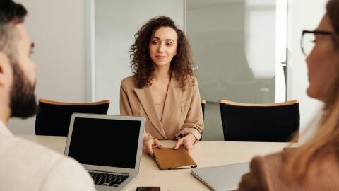 Ocho cosas que nunca debes hacer en una entrevista de trabajo, según una experta en RR.HH