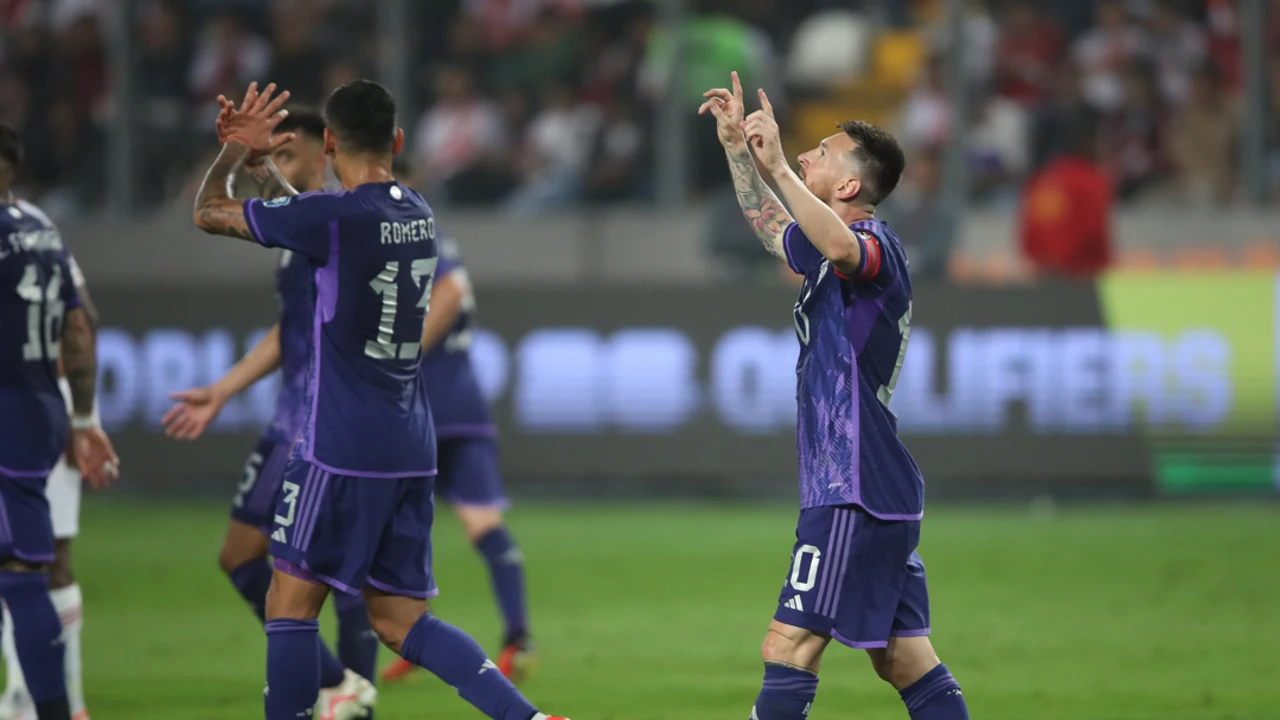 Messi ratifica a Argentina en el liderato