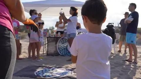 Una de las acciones de concienciación de la Asociación Sanamares Una de las acciones de concienciación de la Asociación Sanamares