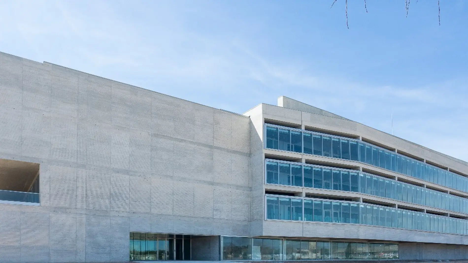 El emblemático edificio Parque Científico de la Universidad de Alicante 
