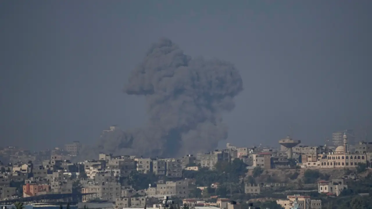 Guerra Israel-Hamás en Gaza, en directo | Israel destruye cientos de posiciones de Hamás y mata al jefe militar de otra milicia en Gaza Guerra Israel-Hamás en Gaza, en directo | Israel destruye cientos de posiciones de Hamás y mata al jefe militar de otra milicia en Gaza