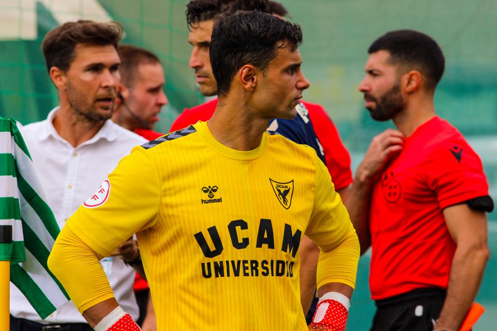 Miguel Serna: "En Yecla viví tres años de comunión entre vestuario, afición y directiva que es raro que se vuelva a repetir" Miguel Serna: "En Yecla viví tres años de comunión entre vestuario, afición y directiva que es raro que se vuelva a repetir"