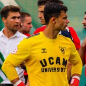 Miguel Serna, portero del UCAM Murcia ante el Real Betis. Octubre 2023