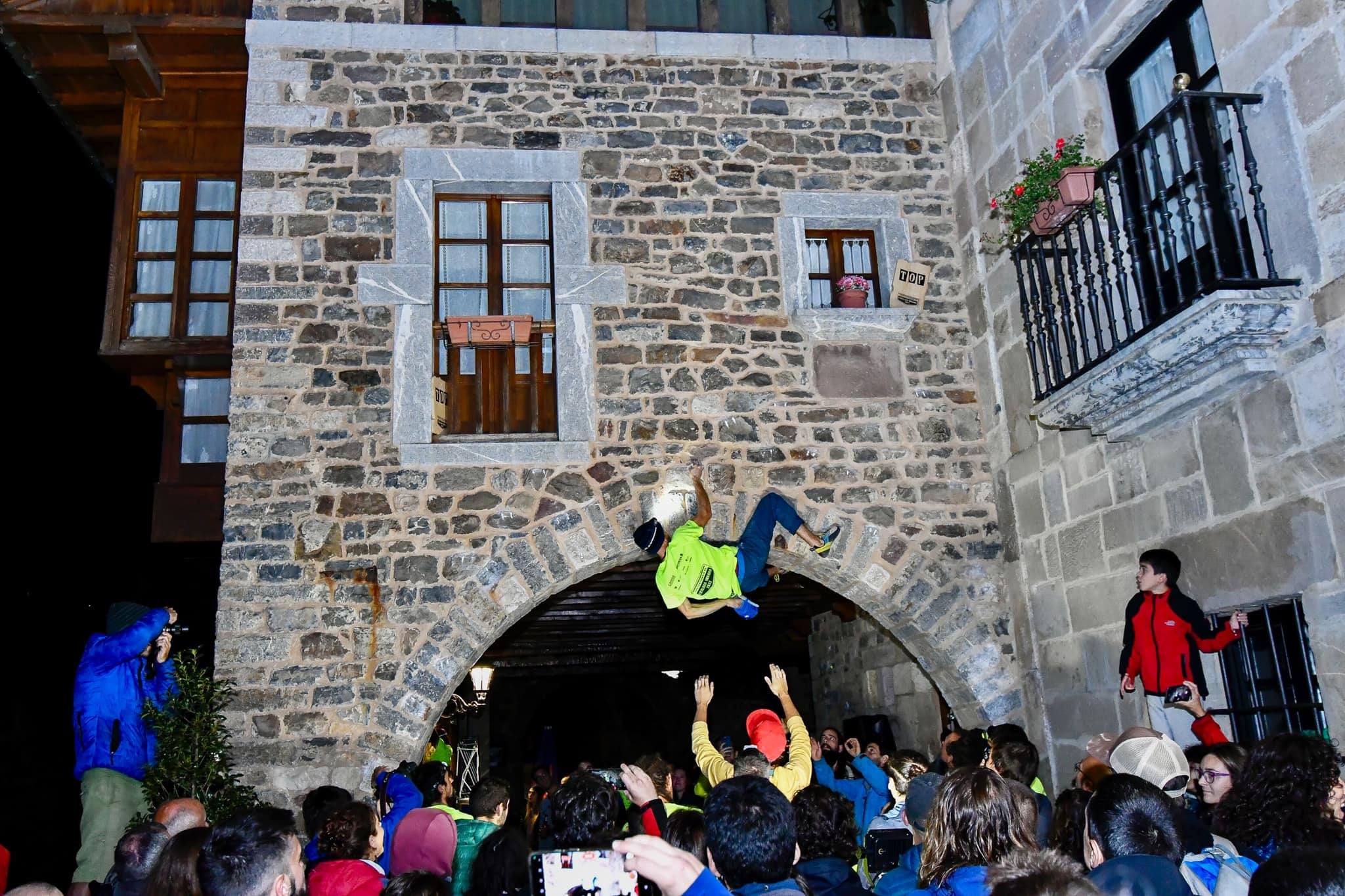 Vuelve a Potes el campeonato de escalada urbana con charlas, rutas y proyecciones Vuelve a Potes el campeonato de escalada urbana con charlas, rutas y proyecciones