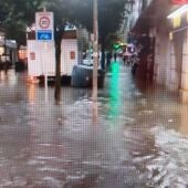 Comerciantes y hosteleros del Ensanche compostelano lamentan que cuando llueve con intensidad se produzcan inundaciones