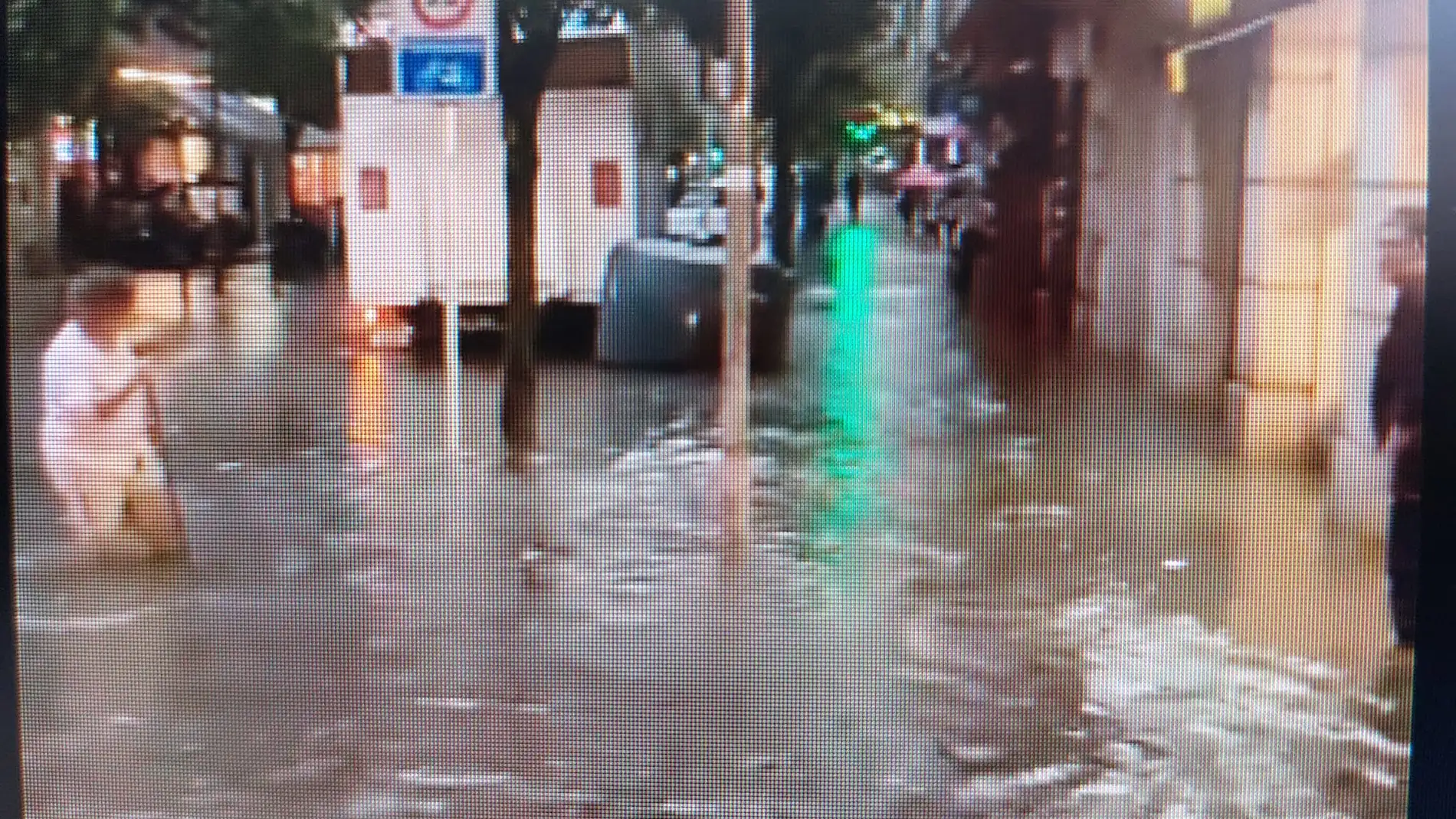 Comerciantes y hosteleros del Ensanche compostelano lamentan que cuando llueve con intensidad se produzcan inundaciones