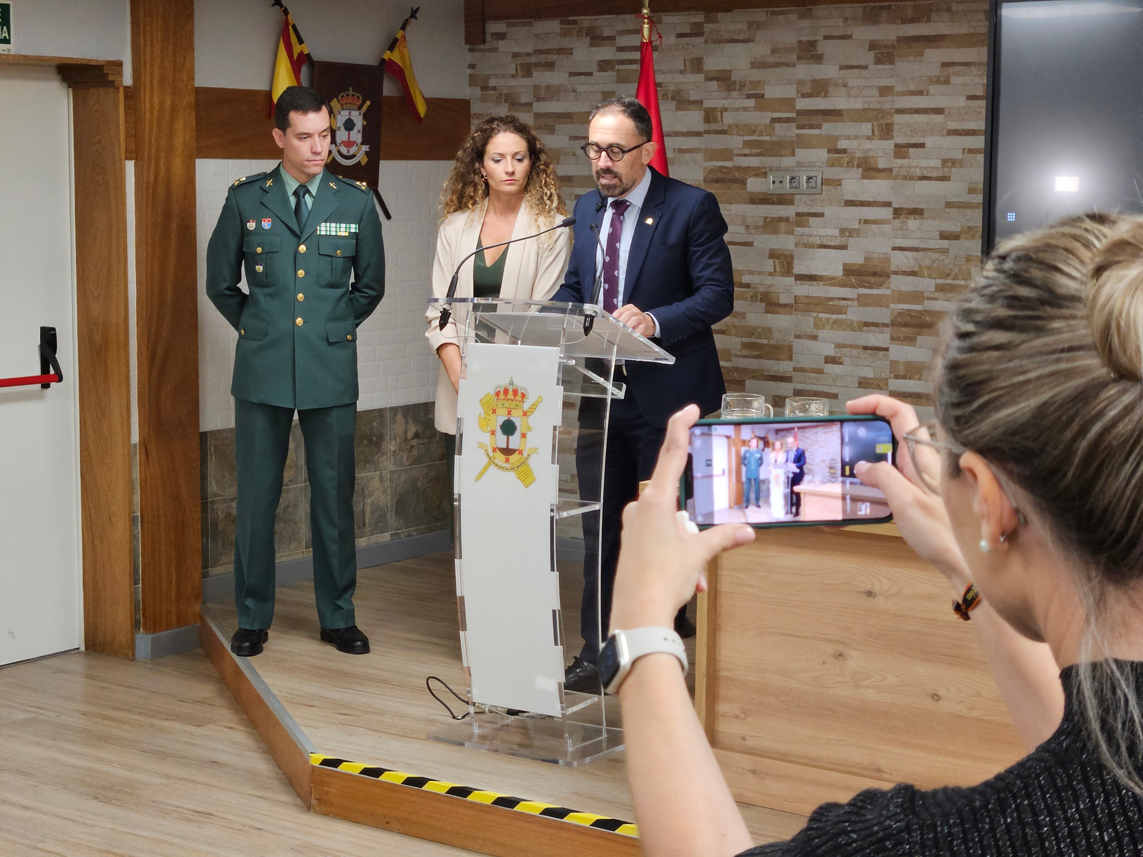 9 detenidos en el desmantelamiento de una organización criminal dedicada al tráfico de drogas y de vehículos robados 9 detenidos en el desmantelamiento de una organización criminal dedicada al tráfico de drogas y de vehículos robados