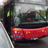 Autobús de Tussam tras el accidente Autobús de Tussam tras el accidente