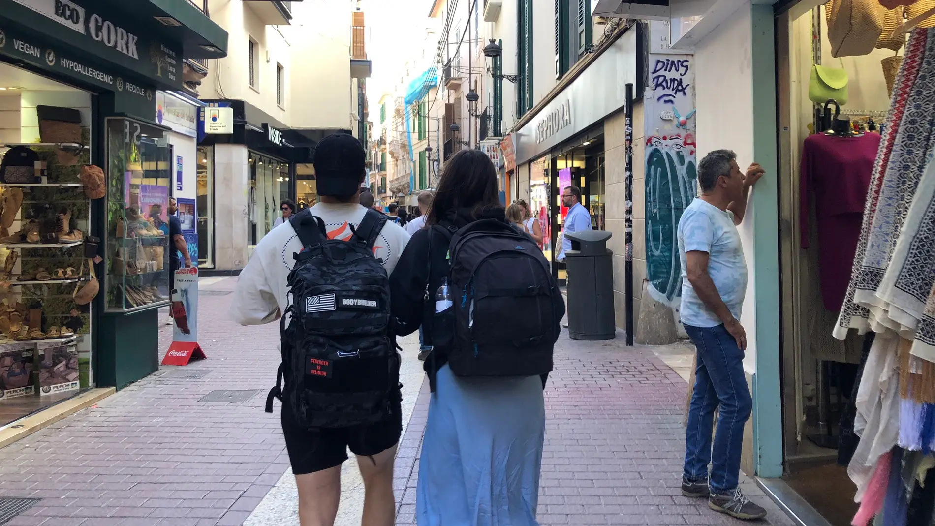 Turistas y comercios en Palma (Mallorca). 