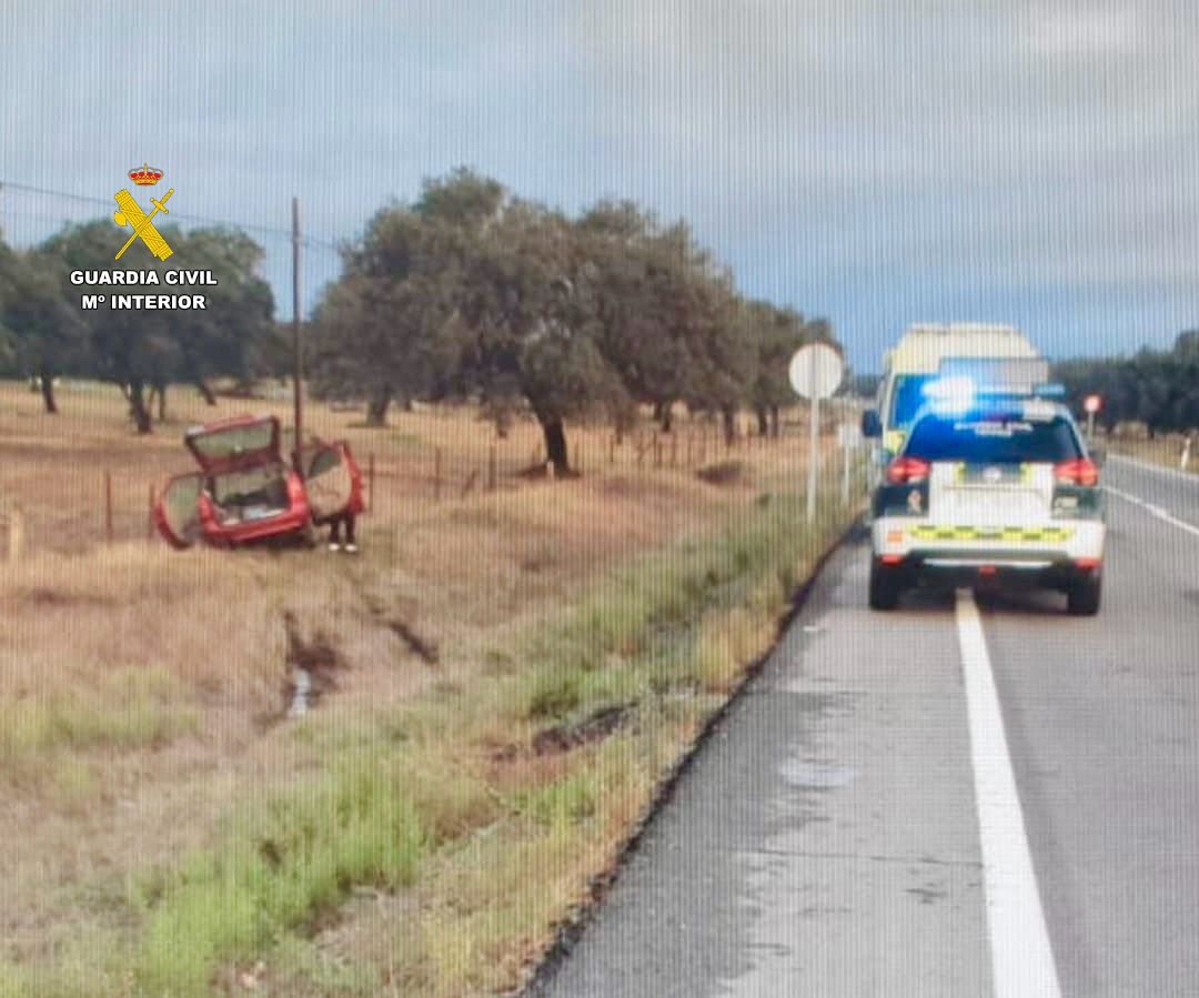Fallece un conductor de 60 años, vecino de Cáceres, tras una salida de la vía en la EX119 cerca de Navalmoral de la Mata Fallece un conductor de 60 años, vecino de Cáceres, tras una salida de la vía en la EX119 cerca de Navalmoral de la Mata