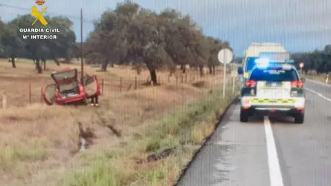 Fallece un conductor de 60 años, vecino de Cáceres, tras una salida de la vía en la EX119 cerca de Navalmoral de la Mata Fallece un conductor de 60 años, vecino de Cáceres, tras una salida de la vía en la EX119 cerca de Navalmoral de la Mata