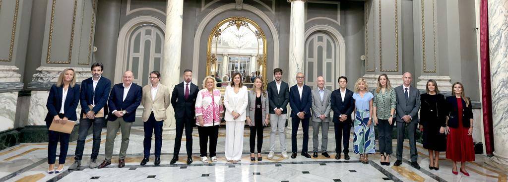 El PP y Vox suscriben el acuerdo para gobernar juntos en València El PP y Vox suscriben el acuerdo para gobernar juntos en València