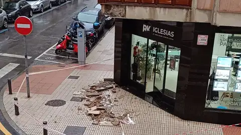 La borrasca 'Aline' deja caídas de árboles, algunos desprendimientos y caída de cascotes La borrasca 'Aline' deja caídas de árboles, algunos desprendimientos y caída de cascotes