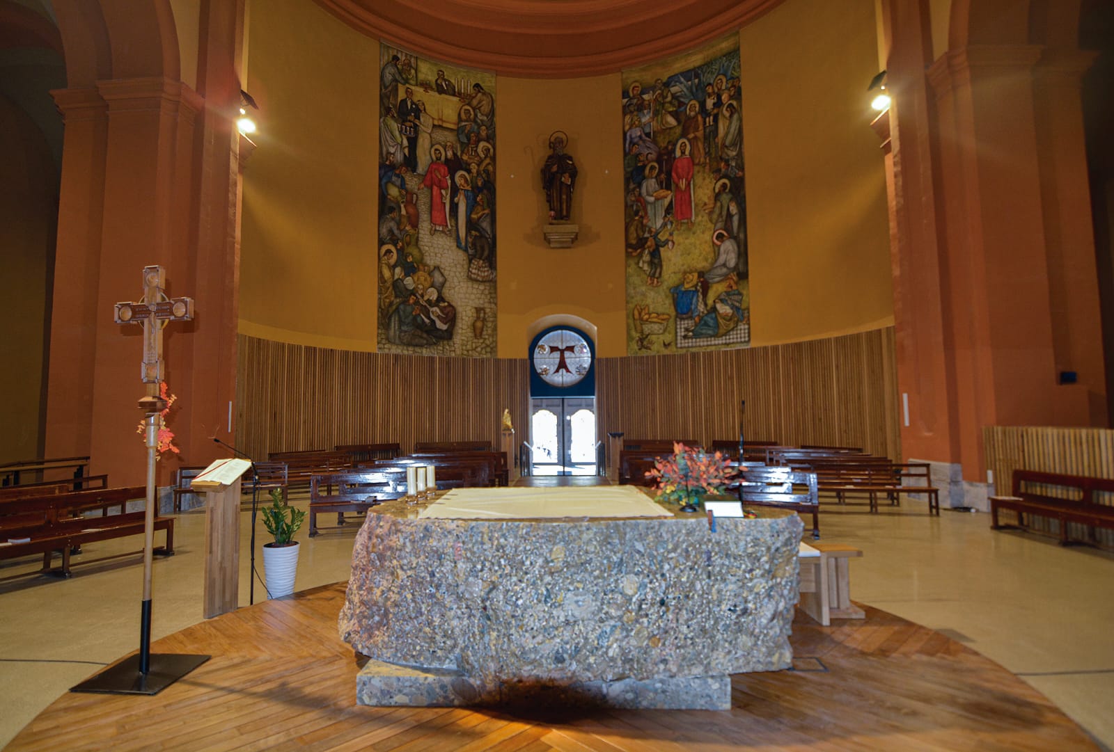 Celebració de la dedicació del nou altar de l'església de Sant Antoni Abat aquest diumenge Celebració de la dedicació del nou altar de l'església de Sant Antoni Abat aquest diumenge
