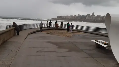 Temporal en la coraza de Riazor Después de una noche de alerta roja.