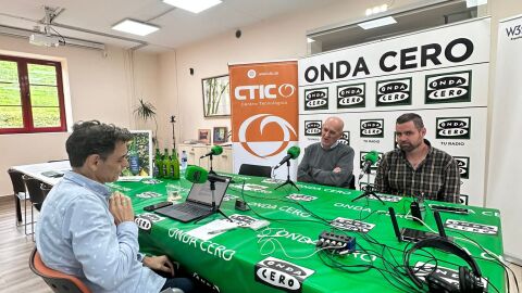Enrique Carballeira al frente de M&aacute;s de Uno Asturias en el Pueblo Ejemplar Arroes, Pe&oacute;n y Candanal