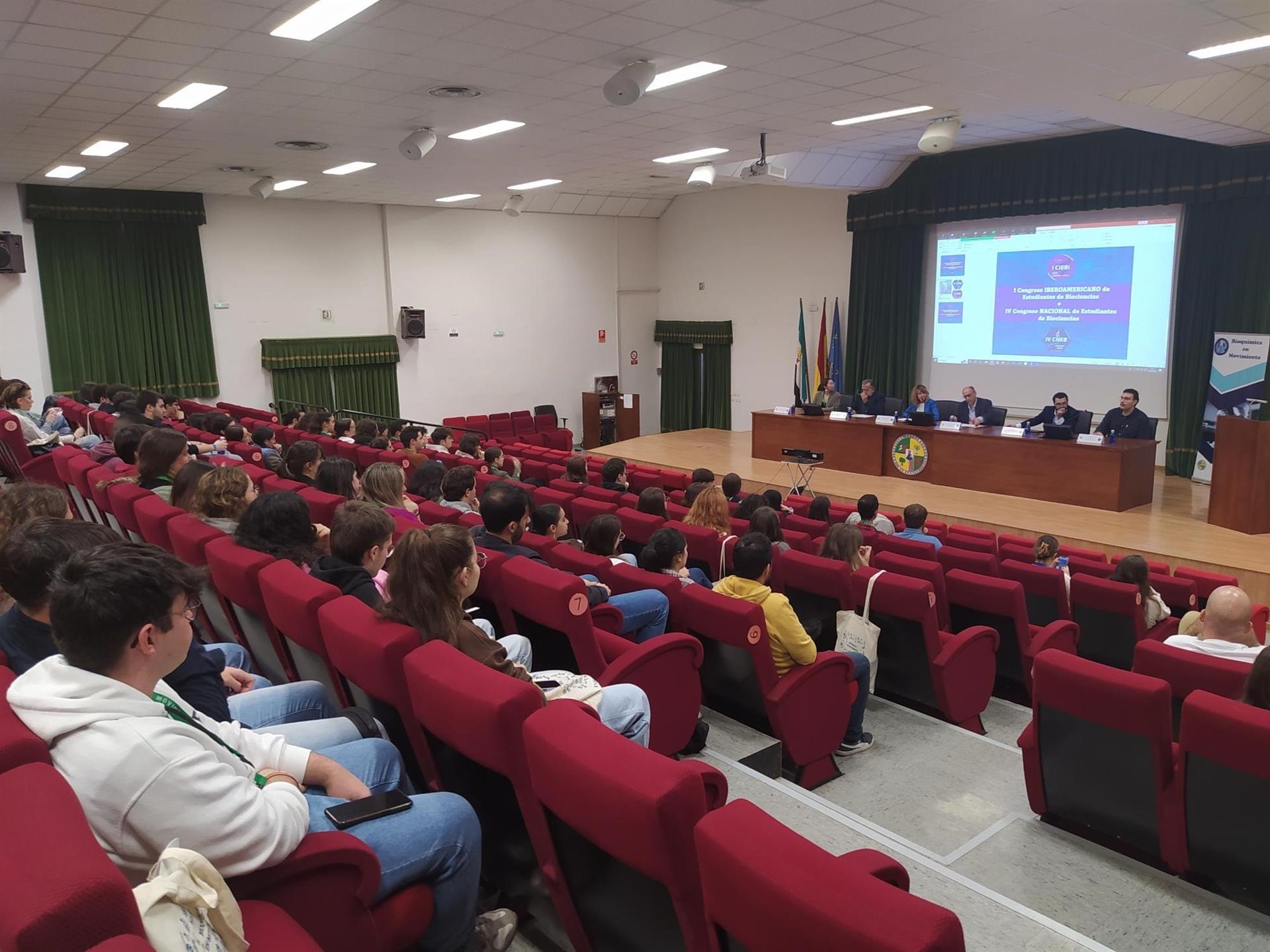 Más de 150 estudiantes de doce universidades españolas participan en Cáceres en un congreso de biociencias Más de 150 estudiantes de doce universidades españolas participan en Cáceres en un congreso de biociencias