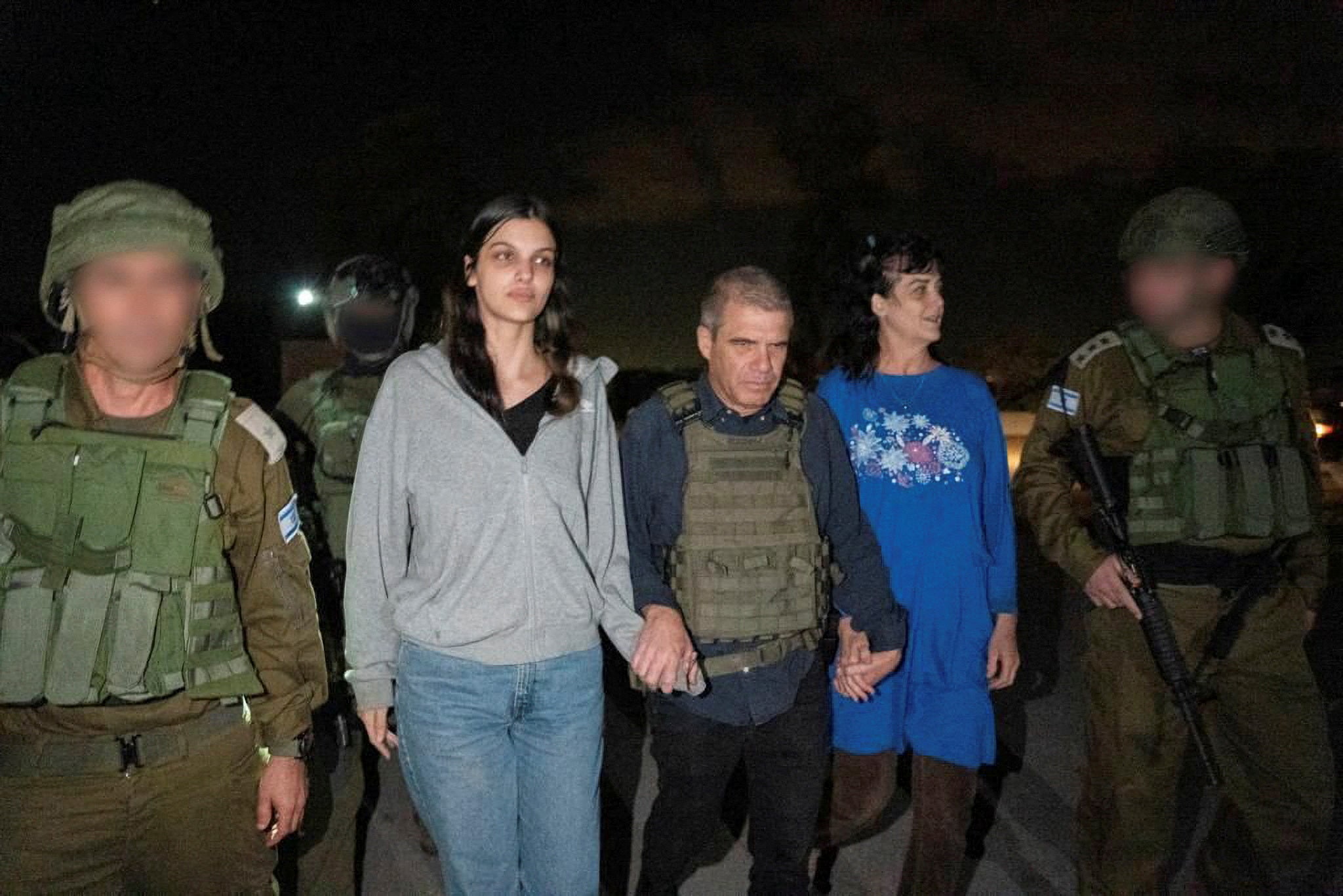 Las dos rehenes liberadas por Hamás agradecen a Biden su "servicio a Israel" Las dos rehenes liberadas por Hamás agradecen a Biden su "servicio a Israel"