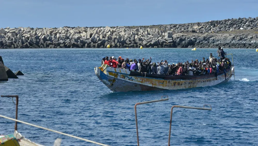 Este es el cayuco con más migrantes, 320, del que se tiene conocimiento desde 1994 que comenzará la Ruta Canaria de la Migración 