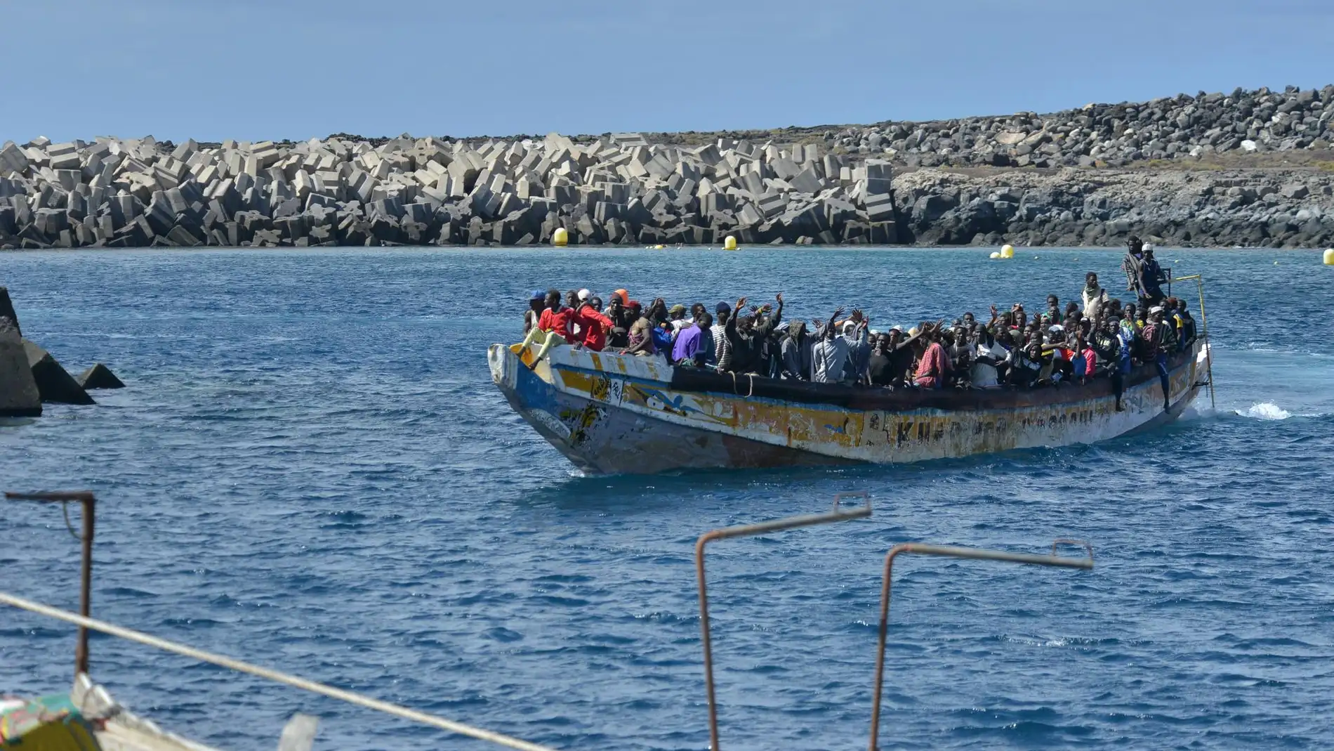 Este es el cayuco con más migrantes, 320, del que se tiene conocimiento desde 1994 que comenzará la Ruta Canaria de la Migración 