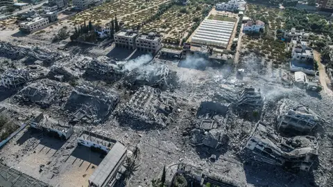 Imagen de una zona de Gaza tras un bombardeo Israel intensifica los ataques sobre el norte de Gaza como parte de su próxima ofensiva