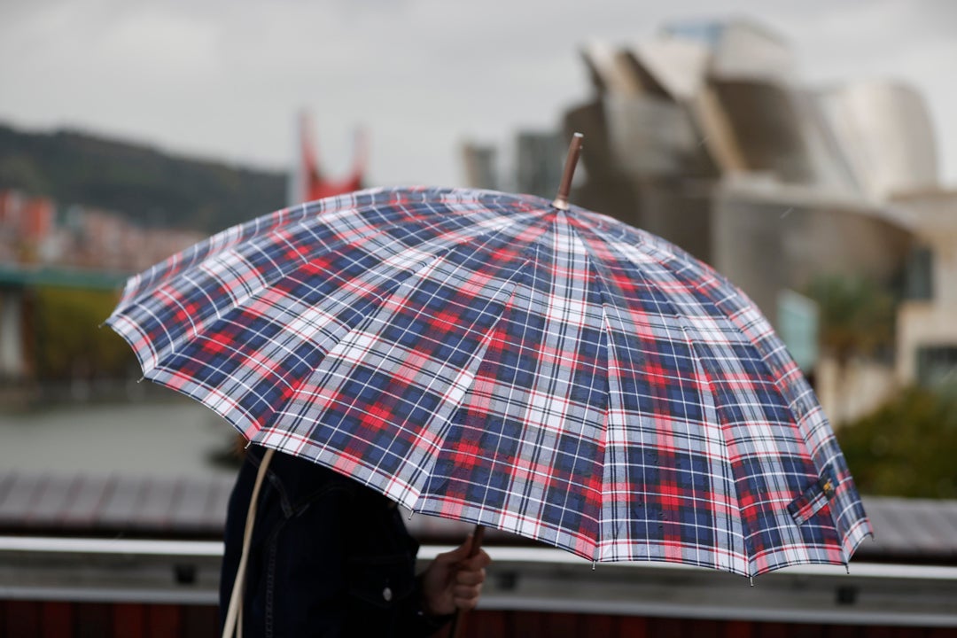La borrasca Bernard mantiene en alerta a siete comunidades por viento, lluvia y oleaje La borrasca Bernard mantiene en alerta a siete comunidades por viento, lluvia y oleaje
