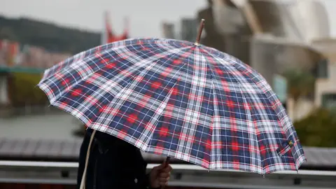 La borrasca Bernard mantiene en alerta a siete comunidades por viento, lluvia y oleaje La borrasca Bernard mantiene en alerta a siete comunidades por viento, lluvia y oleaje